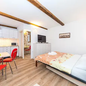 First Vestibul Appartement