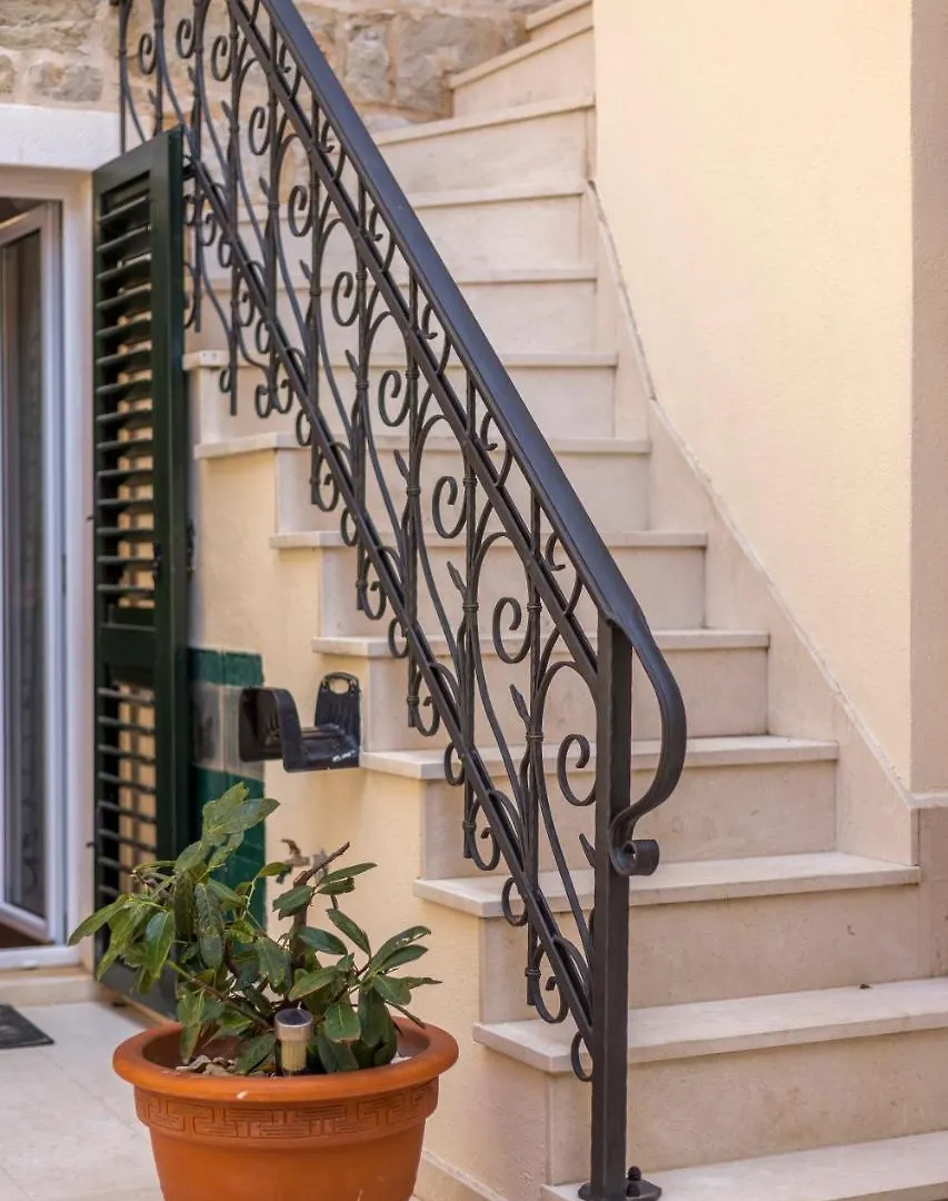 Apartments And Rooms Villa Erede Split